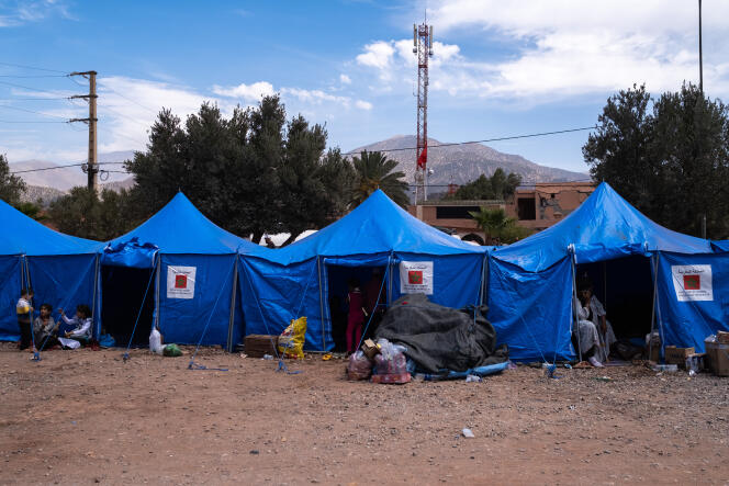 Des tentes abritant les personnes qui ont perdu leur maison dans le séisme, à Talat N’Yaaqoub, province d’Al Haouz (Maroc), le 12 septembre 2023.