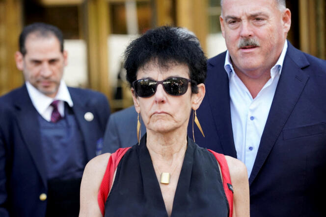 Barbar Fried, la madre de Sam Bankman-Fried, saliendo de un tribunal en Nueva York, el 11 de agosto de 2023.