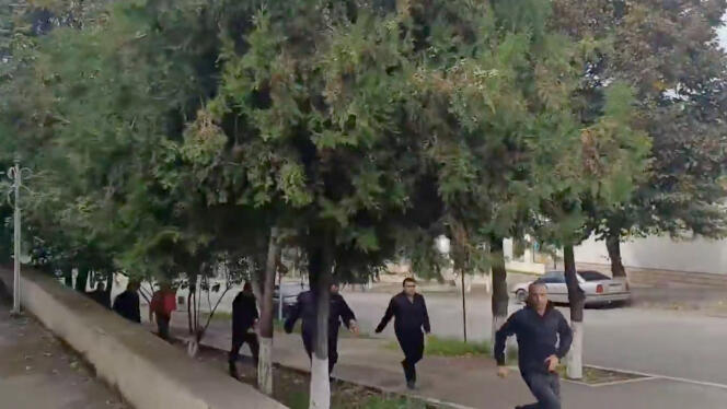 On September 19, Nagorno-Karabakh Public Television broadcast footage of civilians fleeing from explosions and gunfire on Stefanakert Street.