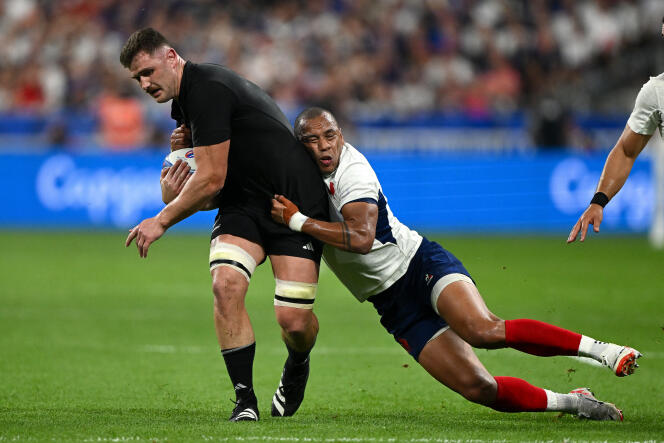 Dalton Papali’i et Gaël Fickou, lors du match de la Coupe du monde de rugby entre la France et la Nouvelle-Zélande, au Stade de France, à Saint-Denis (Seine-Saint-Denis), le 8 septembre 2023.