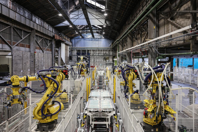 Peugeot e-3008 production line, in Sochaux (Doubs), September 12, 2023.