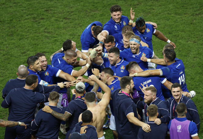Gli italiani dopo la vittoria nella partita del girone A della Coppa del mondo di rugby contro l'Uruguay a Nizza il 20 settembre 2023.