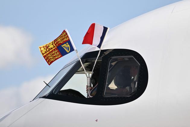 L’avion transportant le roi Charles et la reine Camilla atterrit à l’aéroport d’Orly, le 20 septembre 2023.
