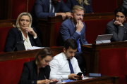 RN leader Marine Le Pen (left) and party treasurer Kévin Pfeffer (center), at the Assemblée Nationale, October 11, 2022.