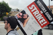 Mouvement de grève et manifestation devant les studios Warner Bros. à Burbank, en Californie, le 21 septembre 2023.