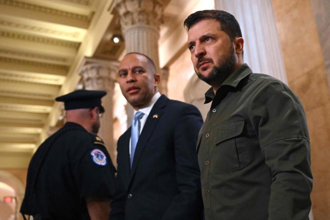  Ukrainian President Volodymyr Zelensky and US House Democratic Minority Leader Hakeem Jeffries before a Congressional meeting in Washington on September 21, 2023. 