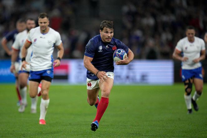 France's Antoine Dupont runs in to score his side's seventh try during the Rugby World Cup match between France and Namibia at the Stade de Marseille in Marseille, France, September 21, 2023.