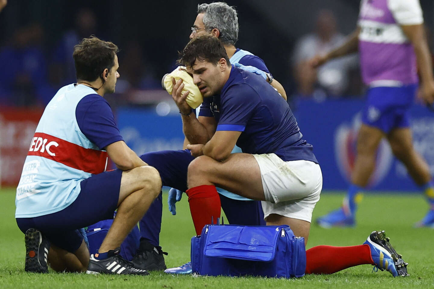 Les craintes pour Antoine Dupont éclipsent la performance record du XV de France face à la Namibie lors de la Coupe du monde de rugby