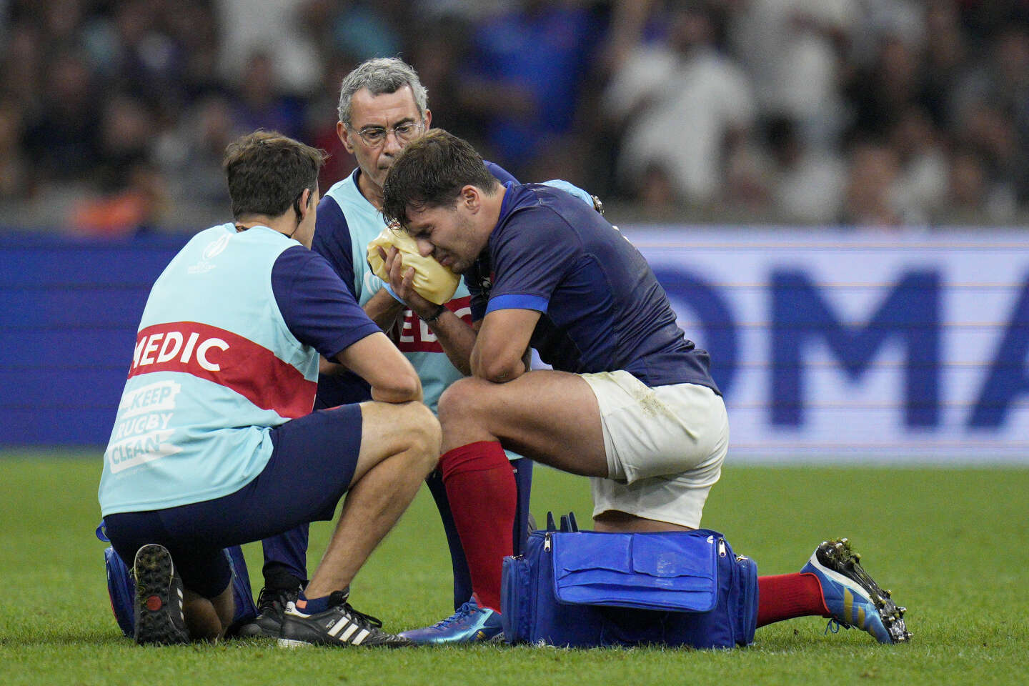 Blues Captain Antoine Dupont Sidelined with Facial Fracture: Concerns for France’s World Cup Hopes