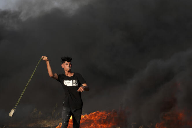 Un manifestante palestino durante enfrentamientos con las fuerzas de seguridad israelíes a lo largo de la frontera con Israel, al este de la ciudad de Gaza, el viernes 22 de septiembre de 2023.
