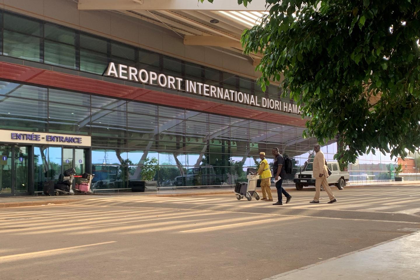 Niger bans French aircraft from its airspace - Vimarsana News