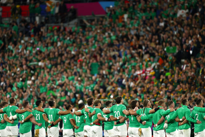 Jugadores irlandeses durante los himnos, antes del partido del Mundial contra Sudáfrica, el 23 de septiembre de 2023, en el Stade de France en Saint-Denis (Seine-Saint-Denis). 