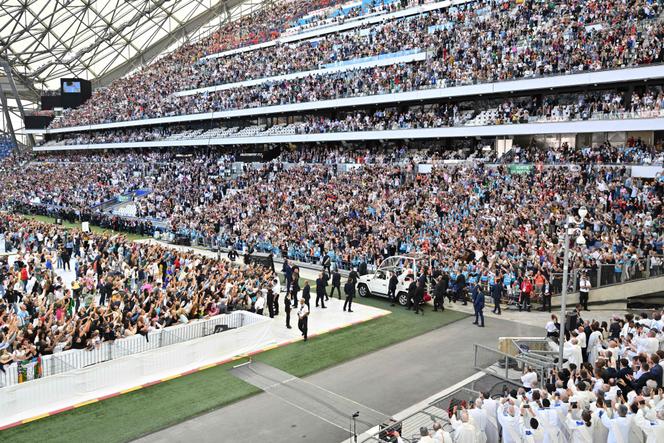 Pope Francis arrives in his popemobile to celebrate mass at the Velodrome stadium, in the southern port city of Marseille on September 23, 2023.