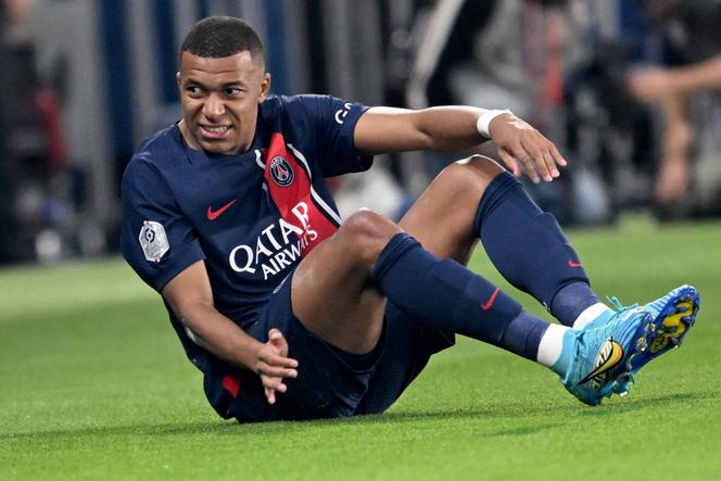 Paris Saint-Germain's Kylian Mbappé grimaces after a shock during the match between Paris Saint-Germain (PSG) and Olympique de Marseille (OM) at The Parc des Princes Stadium in Paris on September 24, 2023. 