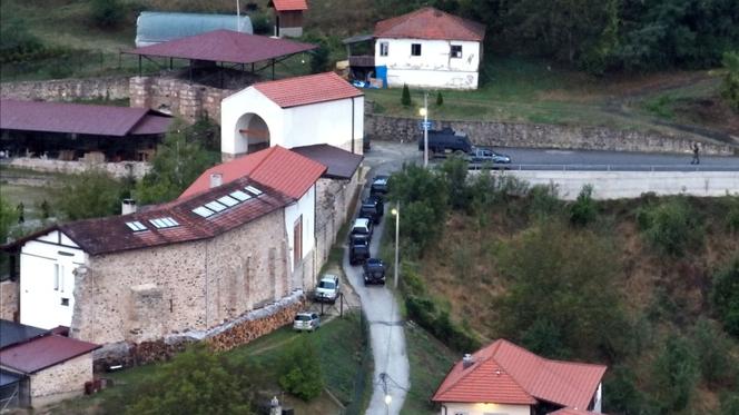Le monastère de Banjska (Kosovo) où des hommes armés de sont retranchés pendant plusieurs heures, dimanche 24 septembre 2023.