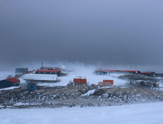 La station française Dumont-d’Urville, sur l’île des Pétrels, en terre Adélie, dans l’Antarctique, le 13 avril 2023.