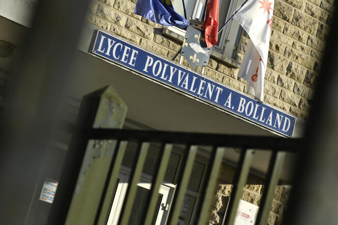 Le lycée Adrienne Bolland de Poissy, où était scolarisé Nicolas, 15 ans, qui s’est suicidé à la rentrée 2023.
