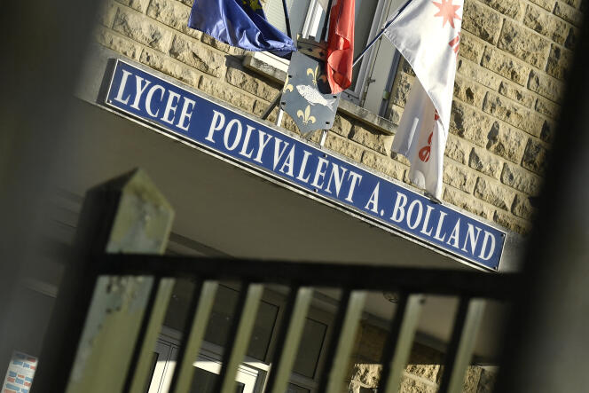 La façade du lycée professionnel public Adrienne-Bolland, à Poissy (Yvelines), le 7 novembre 2023.