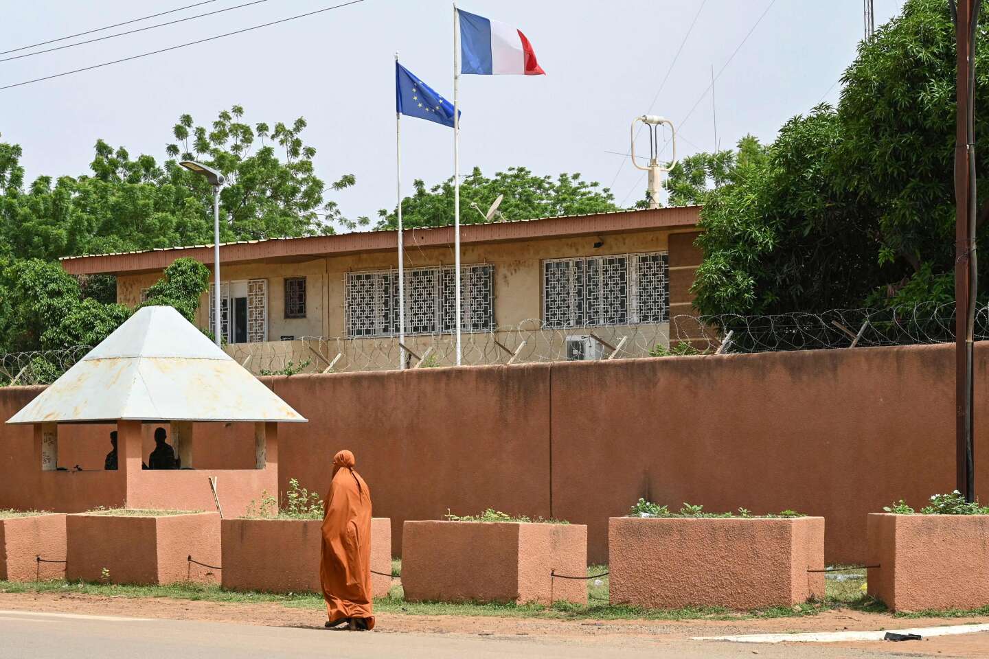 法国驻尼日尔大使西尔万·伊特离开尼亚美