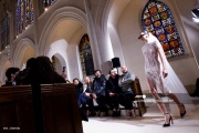 Défilé Ester Manas (collection automne-hiver 2023) à la cathédrale américaine de Paris lors de la fashion week, le 4 mars 2023.