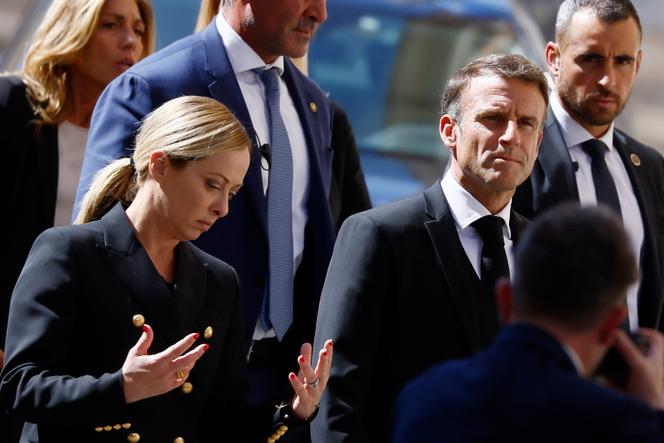 La première ministre italienne, Giorgia Meloni, et le président français, Emmanuel Macron, lors des funérailles de l’ancien président italien Giorgio Napolitano, à Rome, le 26 septembre 2023.