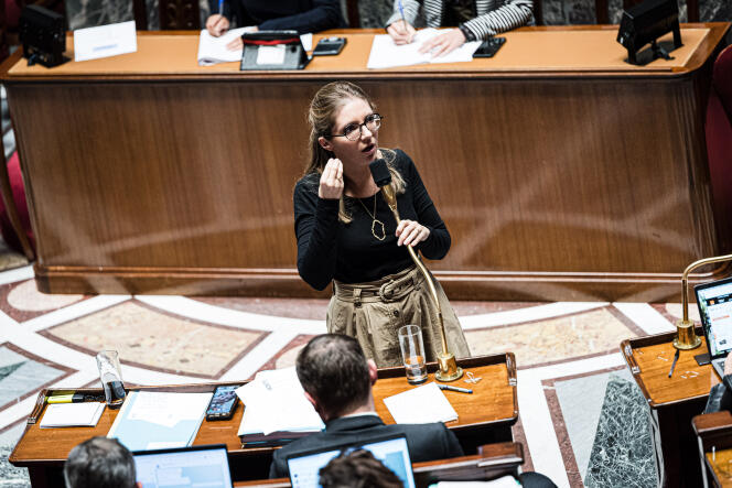 La ministre des Solidarites et des Familles, Aurore Berge, lors de la discussion du projet de loi pour le plein-emploi, à l’Assemblée nationale, à Paris, le 25 septembre 2023.