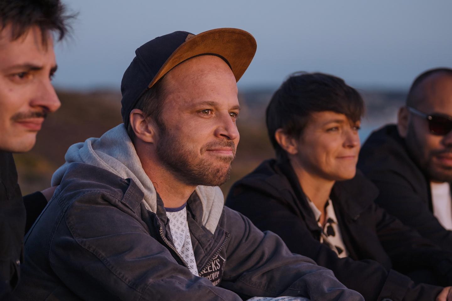 « Poisson rouge » : un road-movie improvisé entre potes face à la perte