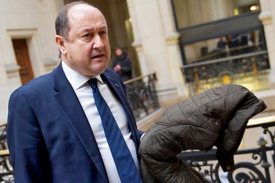 Bernard Squarcini, ancien patron du renseignement intérieur, comparaît le 18 février 2014 devant le tribunal correctionnel de Paris pour avoir requis les factures téléphoniques détaillées d’un journaliste du « Monde ».