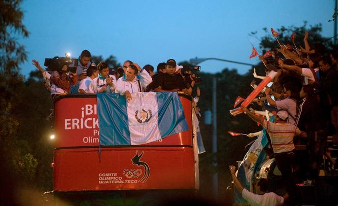 El primer medallista olímpico de Guatemala en los 20 km marcha, Erick Barrondo, a su llegada a la capital del país luego de los Juegos Olímpicos de Londres, el 13 de agosto de 2012.