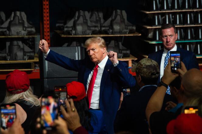 Donald Trump tijdens een toespraak bij Drake Enterprises, een fabrikant en leverancier van auto-onderdelen, in Clinton, Michigan op 27 september 2023.