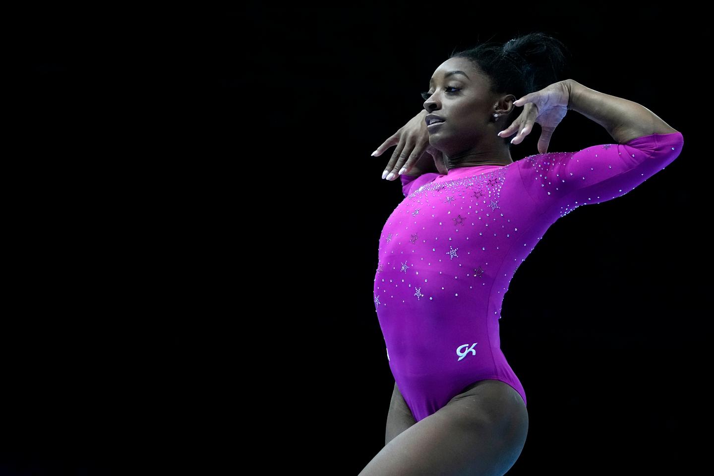 Simone Biles, de retour après une pause de deux ans, éblouit aux Mondiaux de gymnastique d’Anvers