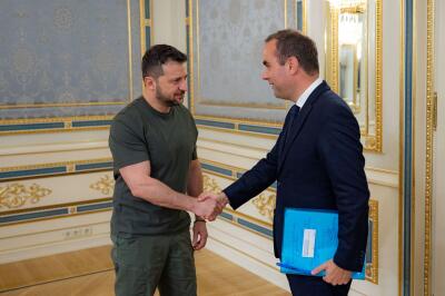 Volodymyr Zelensky et le ministre français des armées, Sébastien Lecornu, lors d’une rencontre à Kiev, le 28 septembre 2023. 