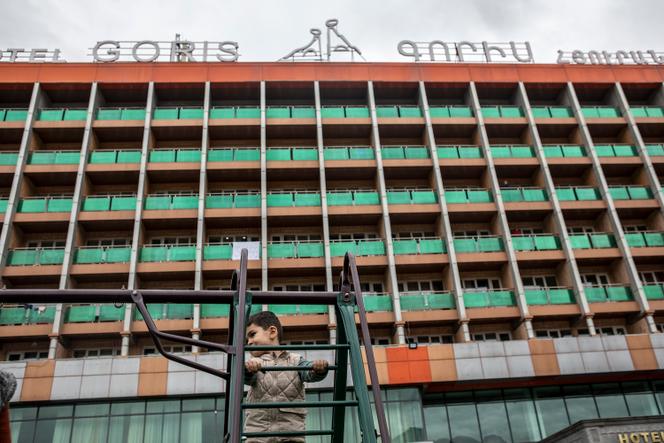 A young refugee from Nagorno-Karabakh in front of the Goris hotel, where hundreds of recent arrivals are being housed temporarily. The town of Goris is their first stop in Armenia. Here, on September 26, 2023.