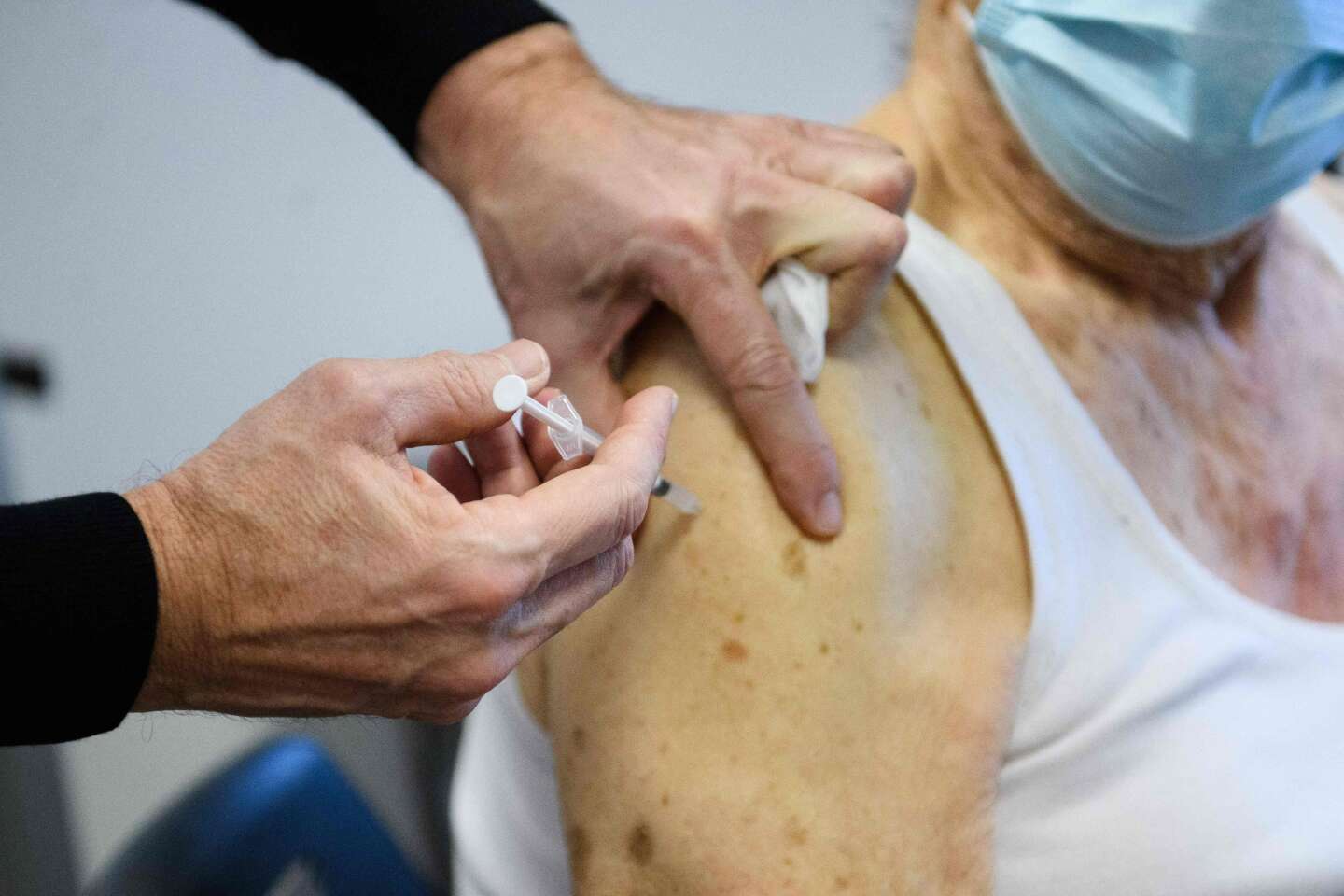 « L’épidémie de Covid-19, elle est là » : une nouvelle campagne vaccinale commence lundi 2 octobre