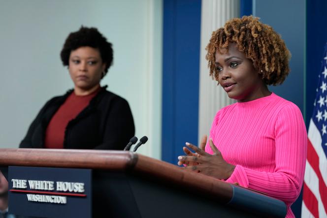 Karine Jean-Pierre, la porte-parole de la Maison-Blanche, et la directrice du bureau de la gestion du budget, Shalanda Young, à la Maison Blanche, vendredi 29 septembre 2023.