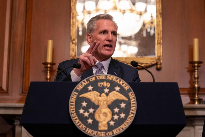 Le président de la Chambre des représentants, Kevin McCarthy, annonce qu’une mesure de financement d’urgence de l’administration américaine a été adoptée. Au Congrès, à Washington, le 30 septembre 2023.