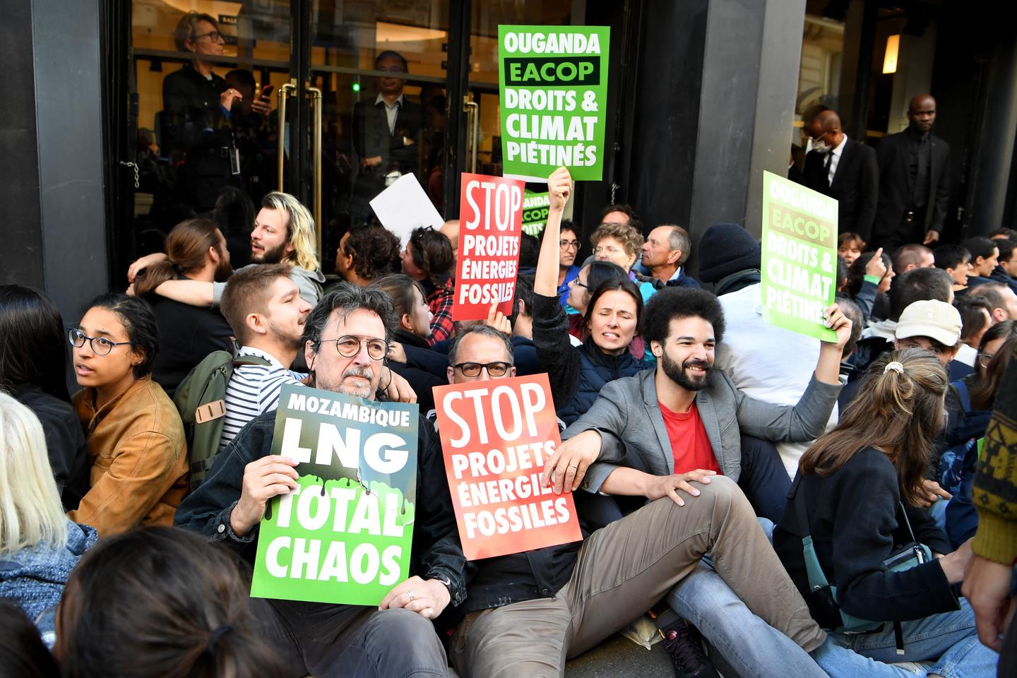 Climat : TotalEnergies visé par une plainte au pénal pour « abstention de combattre un sinistre » et « homicide involontaire »