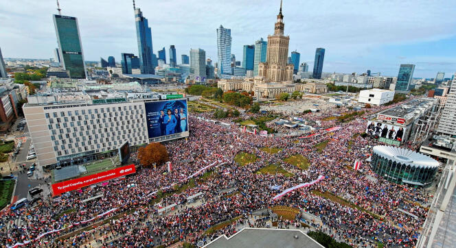 Government protesters gather at the Million Hearts March in Warsaw, Poland, on Sunday, October 1.