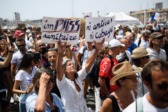 Une manifestation contre la vaccination obligatoire de certains travailleurs demandée par le gouvernement, à Marseille, le 24 juillet 2021.