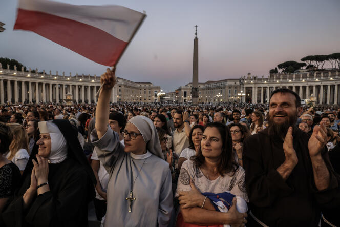Des pèlerins assistent à une prière œcuménique, à la cité du Vatican, le 30 septembre 2023.
