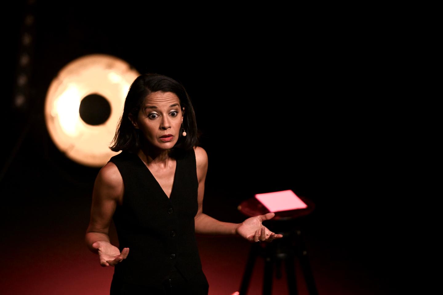 « Le Monde d’après » de Sophia Aram un standup politique grinçant