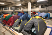 Des tentes servant d’abris à des migrants et des demandeurs d’asile, le 1er mars 2023, à Paris.