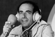 Jean-Pierre Elkabbach, alors animateur sur l’ORTF, à Paris, le 17 juillet 1976.