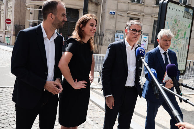 Arrivée de Manuel Bompard, Marine Tondelier, d'Olivier Faure et de Fabien Roussel à la rencontre des chefs de parti organisés par Emmanuel Macron, le 30 août à Saint-Denis.