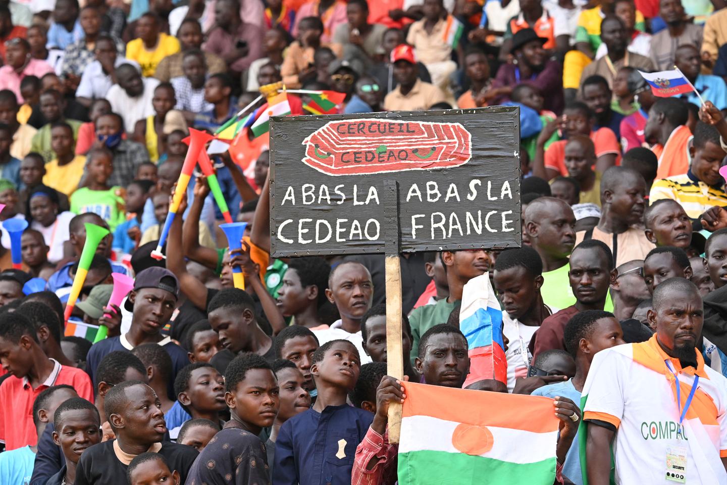 Le Nigeria salue l’offre de médiation de l’Algérie au Niger