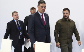 In this photo provided by the Spanish government, Spain's acting Prime Minister Pedro Sanchez, centre, walks with Ukraine's President Volodymyr Zelenskyy, right, at the Europe Summit in Granada, Spain, Thursday, Oct. 5, 2023. Almost 50 European leaders are using a summit in southern Spain's Granada to stress they stand by Ukraine at a time when Western resolve appears somewhat weakened. Ukrainian President Volodymyr Zelenskyy retorted on Thursday that maintaining such unity was now "the main challenge." (Borja Puig de la Bellacasa/Spanish Government via AP)