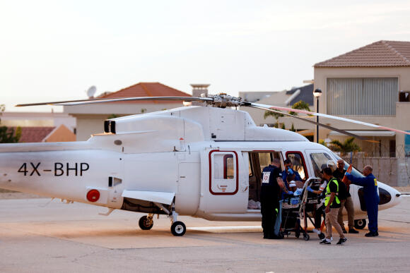 Des blessés sont évacués par hélicoptère, à Ashkelon, le 7 octobre 2023.