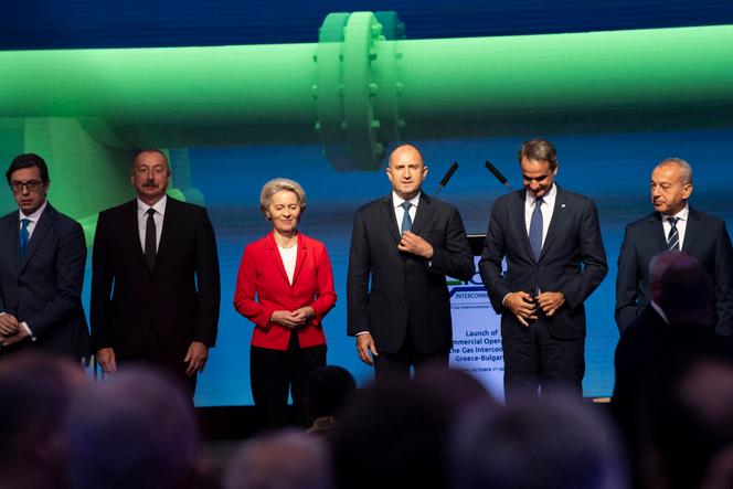President of North Macedonia Stevo Pendarovski, President of Azerbaijan Ilham Aliyev, President of the European Commission Ursula von der Leyen, Bulgarian President Rumen Radev, Greek Prime Minister Kyriakos Mitsotakis, and acting Bulgarian Prime Minister Galab Donev at the official ceremony marking the start of commercial operations for the gas interconnector between Greece and Bulgaria in Sofia, on October 1, 2022.