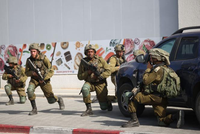 Israeli soldiers deployed in an area where civilians were killed in the southern city of Sderot on October 7, 2023.