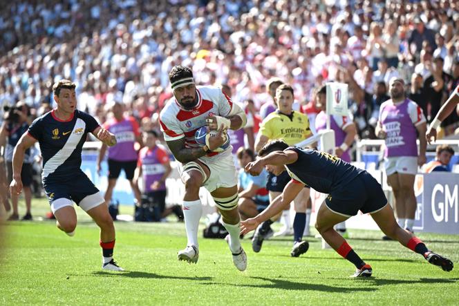 Japan's lock Amato Fakatava runs with the ball to score a try during the France 2023 Rugby World Cup Pool D match between Japan and Argentina at the Stade de la Beaujoire in Nantes, western France, on October 8, 2023.